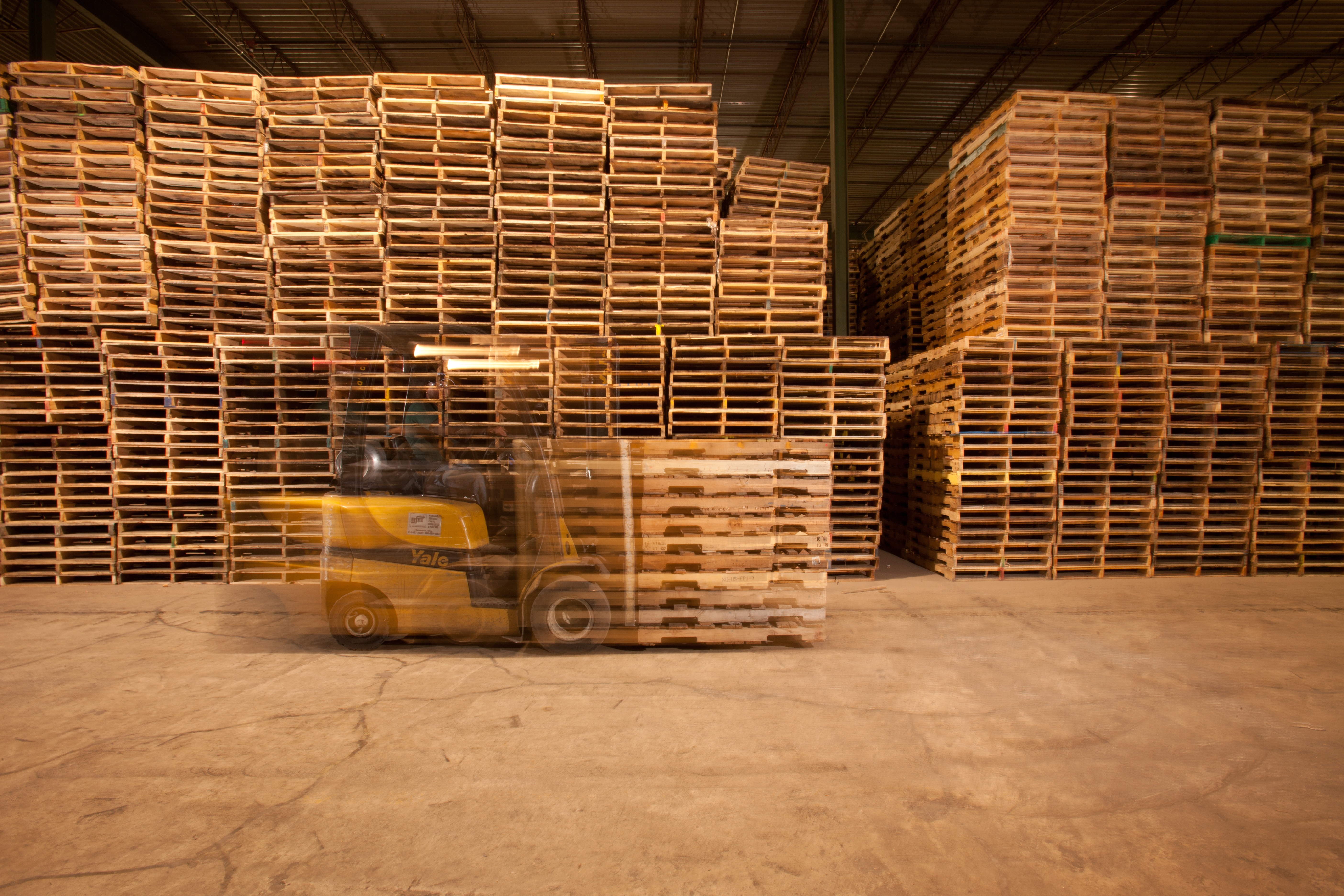 Forklift in stacks 37 - moving